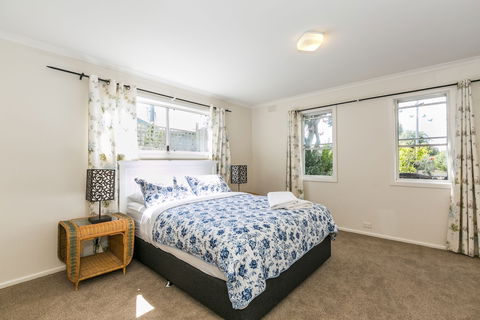Beachfront Cottages Torquay - Taree Accommodation 4