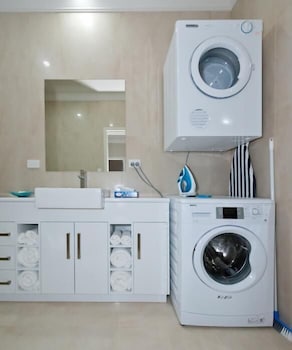 Renmark Holiday Apartments - Taree Accommodation 1