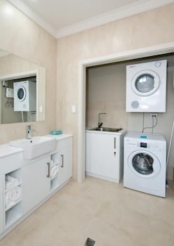 Renmark Holiday Apartments - Taree Accommodation 3