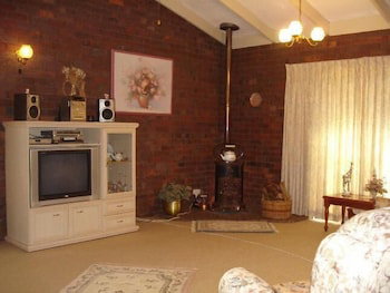 Pamela's Retreat - Taree Accommodation 5