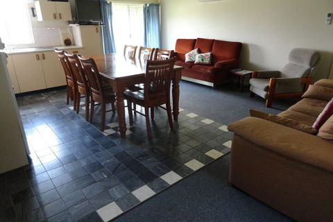 High View Family Cottages - Taree Accommodation 2