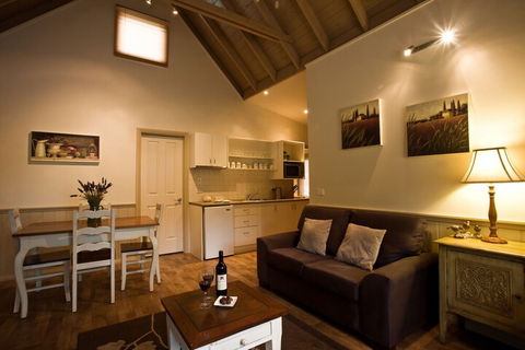 Autumn Abode Cottages Two - Taree Accommodation 1