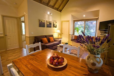 Autumn Abode Cottages Two - Taree Accommodation 6