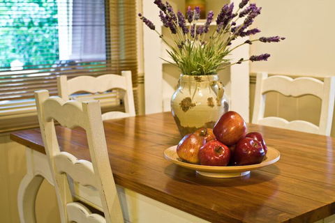 Autumn Abode Cottages Two - Taree Accommodation 4