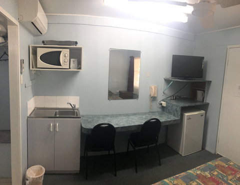 Motel Holliday Kingaroy - Taree Accommodation 5