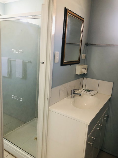 Motel Holliday Kingaroy - Taree Accommodation 3