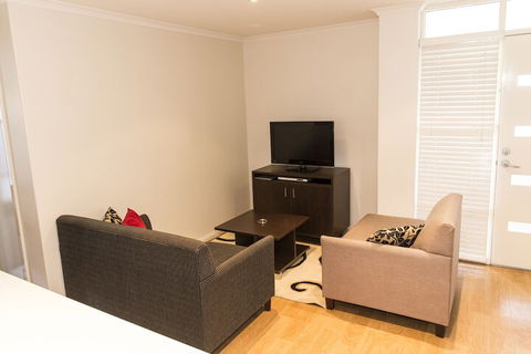 Stay Bathurst - Taree Accommodation 3