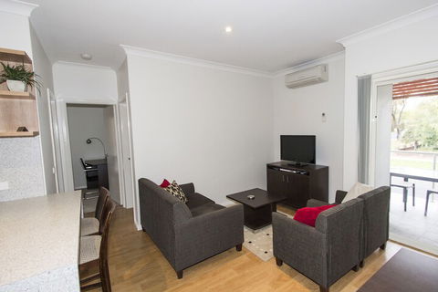 Stay Bathurst - Taree Accommodation 6
