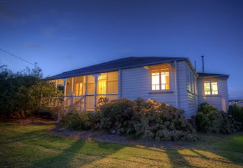 Apple Blossom Cottage - Taree Accommodation 1
