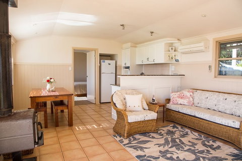 Hillview Cottages - Taree Accommodation 5