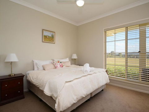 Silver Springs (4br) Cottage With Wifi Views Olives & Space . Fireplace Views Olives & Space - Taree Accommodation 6