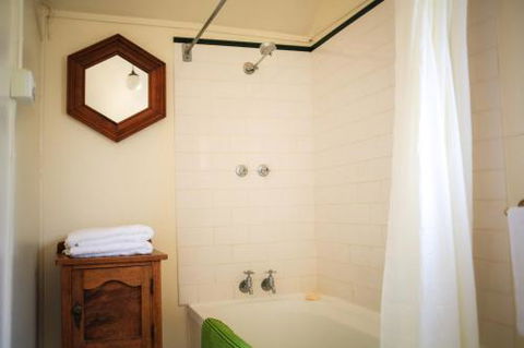 Smiths Cottage - Taree Accommodation 0