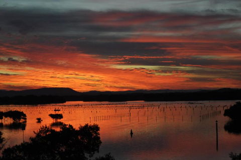 CHILL OUT LAKESIDE At FORSTER - Taree Accommodation 6