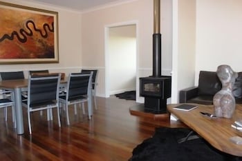 Flame Hill Vineyard - Taree Accommodation 1