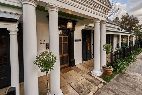 The Regents Park Mansion - Taree Accommodation 1