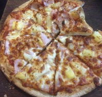 Crust Gourmet Pizza Bar Woolongong - Taree Accommodation