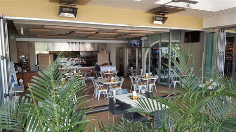 Caloundra Hotel - Taree Accommodation 0