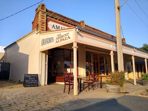 Amandhi's - Taree Accommodation 0