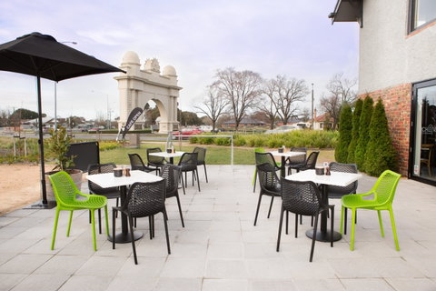 Arch View  Cafe - Taree Accommodation 2