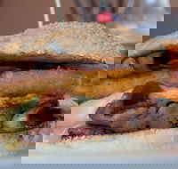 Trader Joe's Garage - Cafe - Taree Accommodation