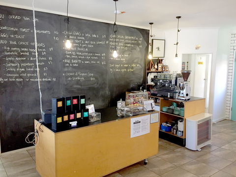 Dumu Balcony Cafe - Taree Accommodation 2
