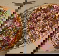 8 Slices Pizzaria - Taree Accommodation