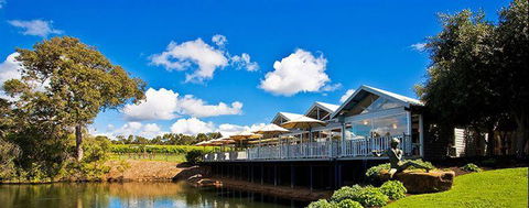 Williamsburg - Taree Accommodation 8