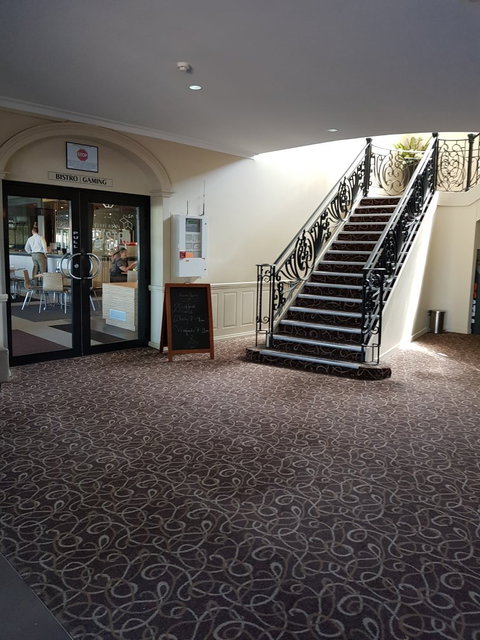 Berri Hotel Bistro - Taree Accommodation 5