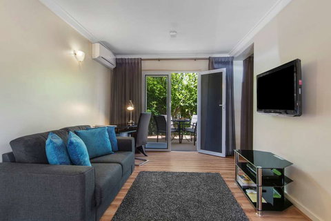 The Peninsula Riverside Apartments - Taree Accommodation 3