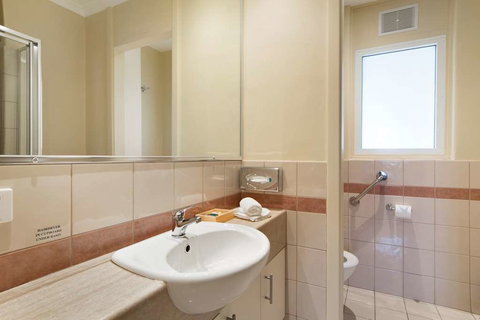 The Peninsula Riverside Apartments - Taree Accommodation 6