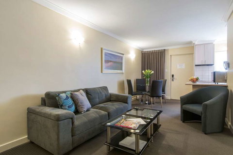 The Peninsula Riverside Apartments - Taree Accommodation 7