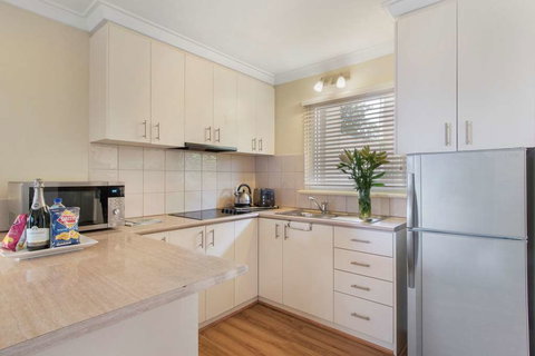 The Peninsula Riverside Apartments - Taree Accommodation 16