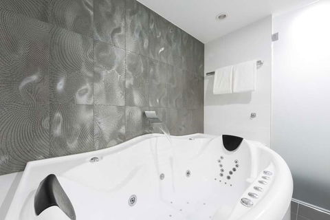 Avenue Hotel Canberra - Taree Accommodation 3
