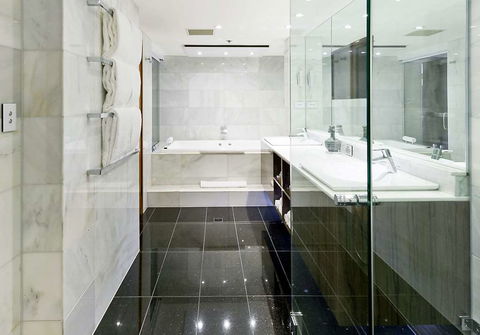 Stamford Plaza Adelaide - Taree Accommodation 3
