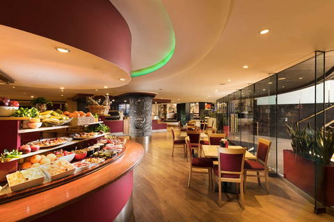 Stamford Plaza Adelaide - Taree Accommodation 9