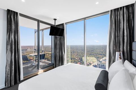 Meriton Suites Chatswood - Taree Accommodation 6
