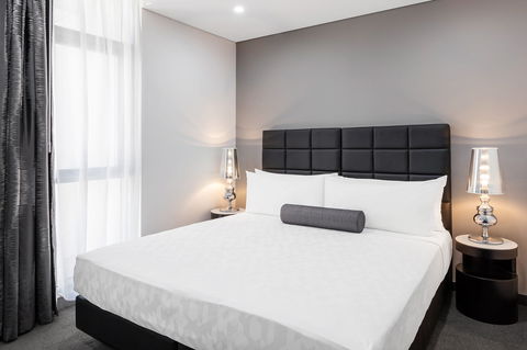 Meriton Suites Chatswood - Taree Accommodation 11