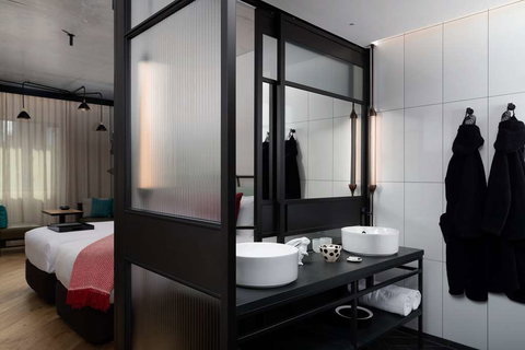 QT Melbourne - Taree Accommodation 6