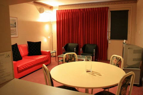 Carlton Clocktower on Lygon - Taree Accommodation 1
