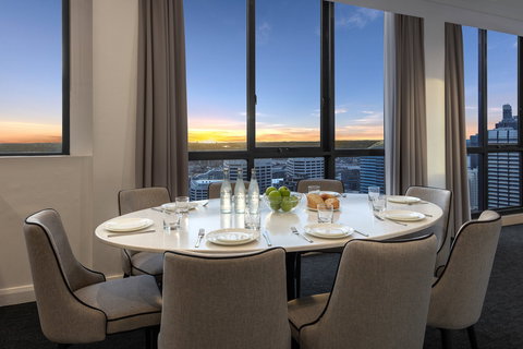 Meriton Suites Pitt Street - Taree Accommodation 3