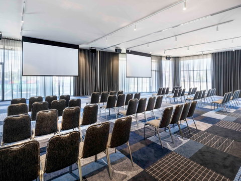 Novotel Melbourne Preston - Taree Accommodation 10