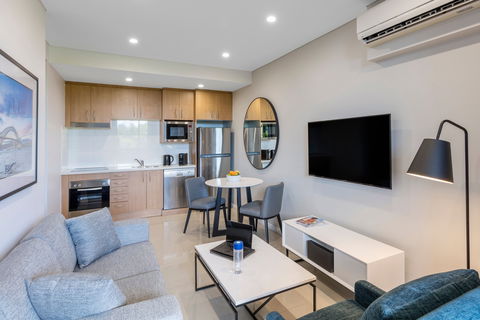 Meriton Suites Waterloo - Taree Accommodation 1