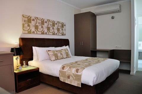Quality Suites Fremantle - Taree Accommodation 1