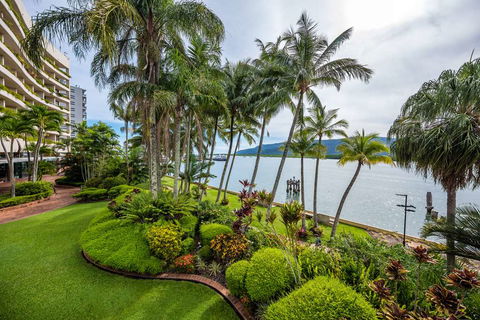 Hilton Cairns - Taree Accommodation 1