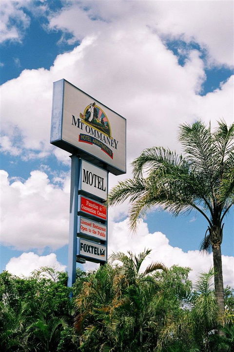 Mount Ommaney Hotel Apartments - Taree Accommodation 0