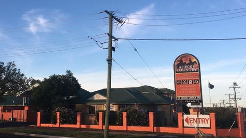 Across Country Motel & Svcd Apts - Taree Accommodation 0