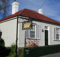 Alice's Cottages - Taree Accommodation