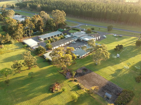 William Macintosh Motor Lodge - Taree Accommodation 0