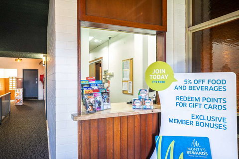 Chardons Corner Hotel - Taree Accommodation 1