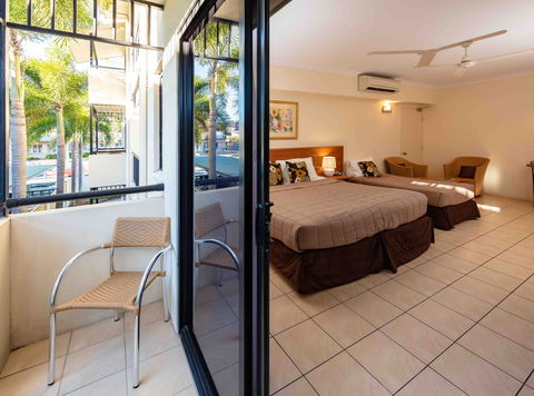 Cairns Queenscourt - Taree Accommodation 2